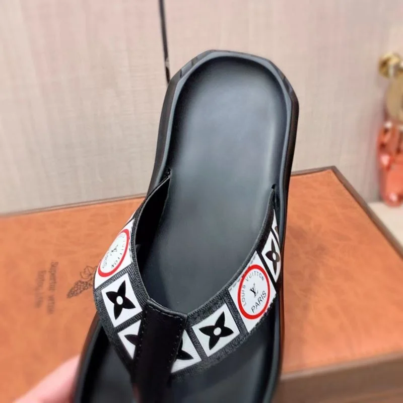 Louis Vuitton Slippers Elegant 30544