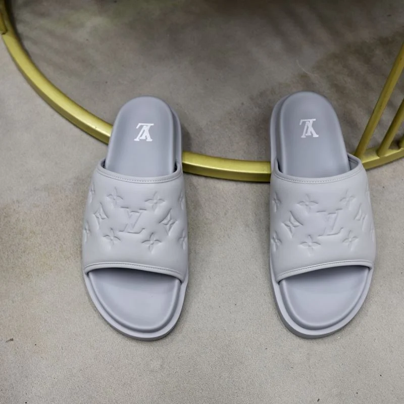 Minimalist Louis Vuitton Slippers 30553