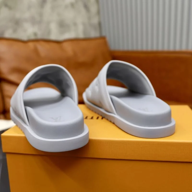 Minimalist Louis Vuitton Slippers 30553