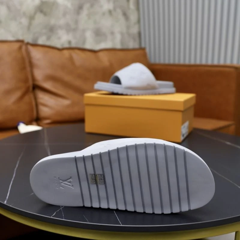 Minimalist Louis Vuitton Slippers 30553