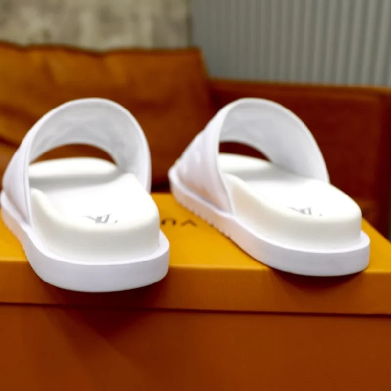 TimelessDesign Louis Vuitton Slippers 30547
