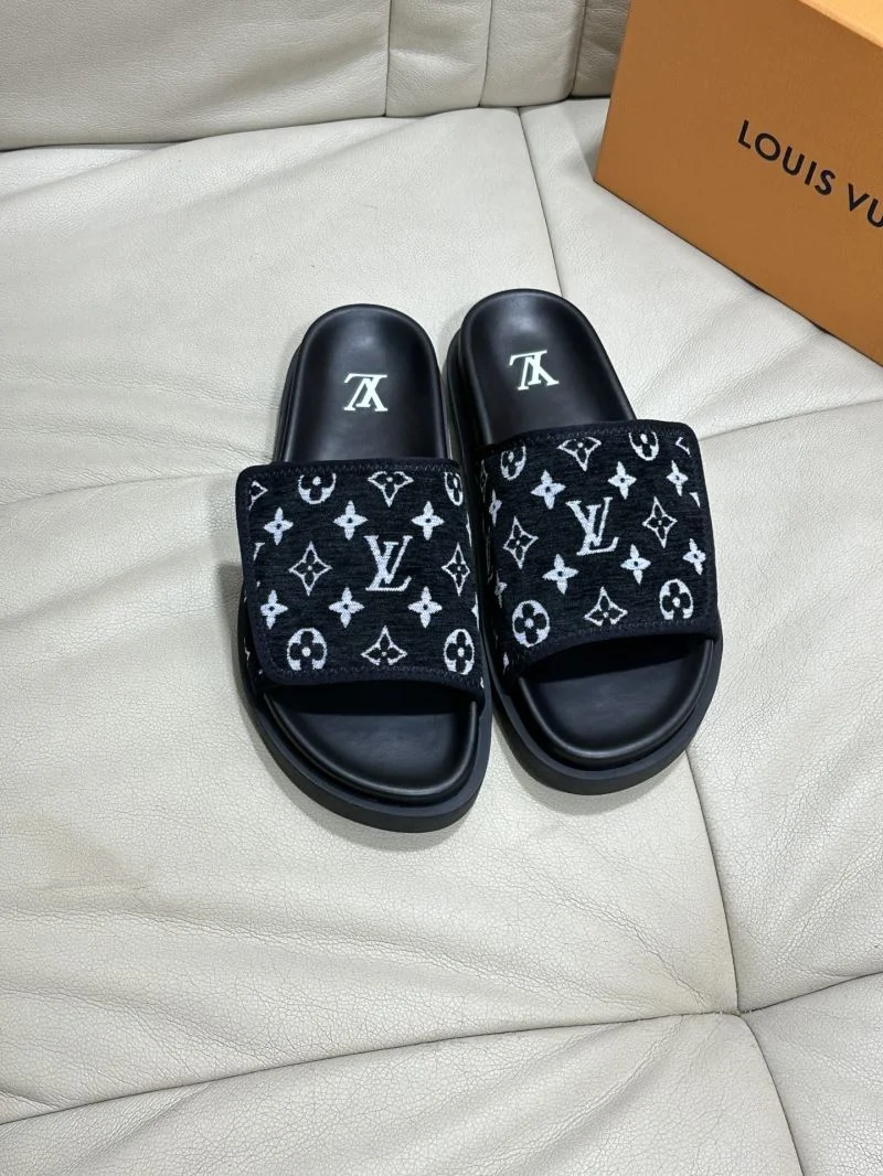 Bright Louis Vuitton Slippers 30520