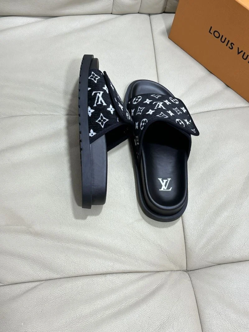 Bright Louis Vuitton Slippers 30520