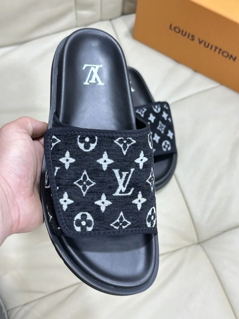 Bright Louis Vuitton Slippers 30520