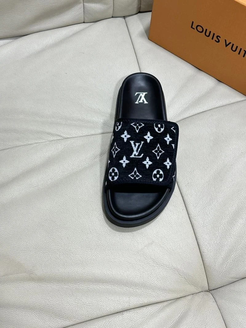 Bright Louis Vuitton Slippers 30520
