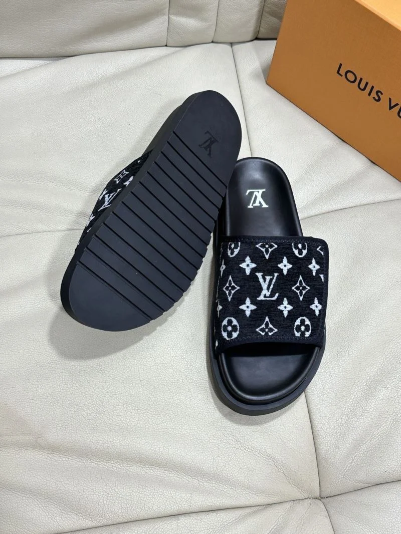 Bright Louis Vuitton Slippers 30520
