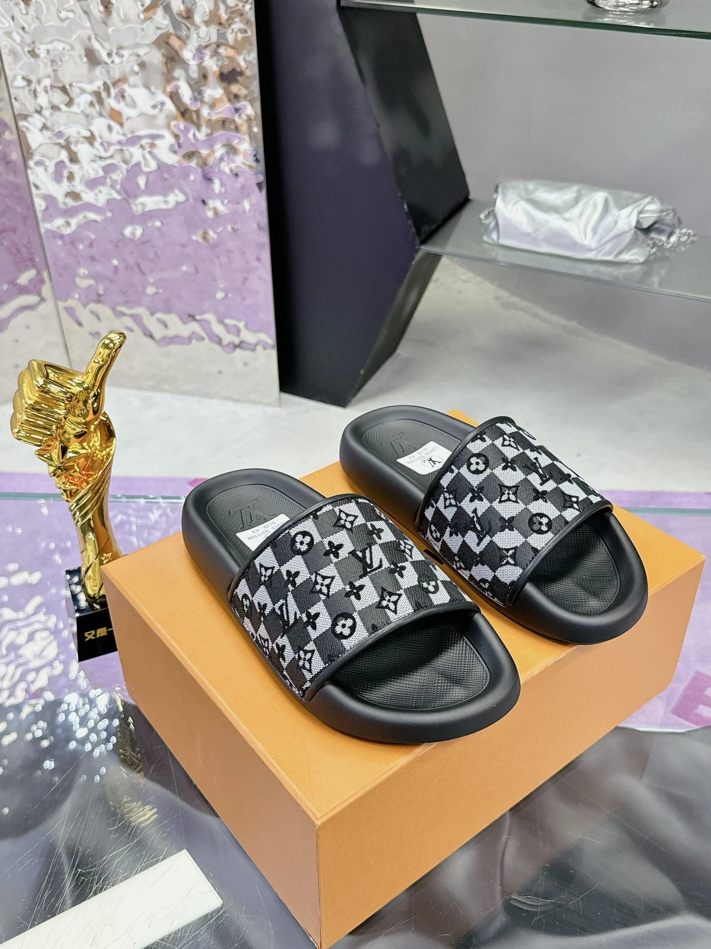 Louis Vuitton Slippers Bright 31592