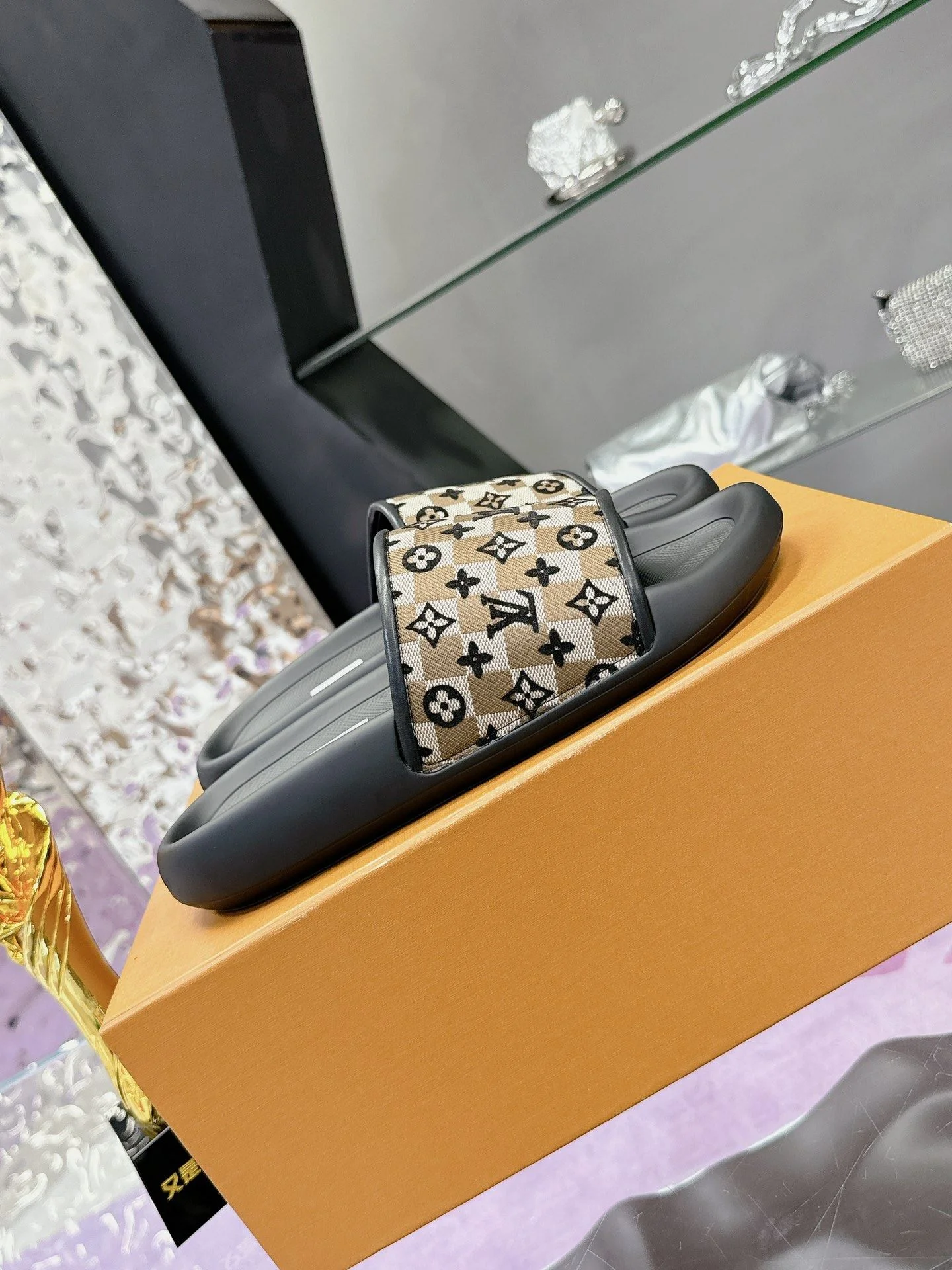 Louis Vuitton Slippers TechFriendly 31589