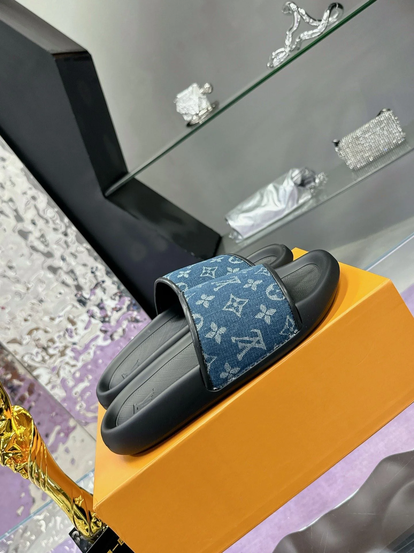 FreshLook Louis Vuitton Slippers 31585