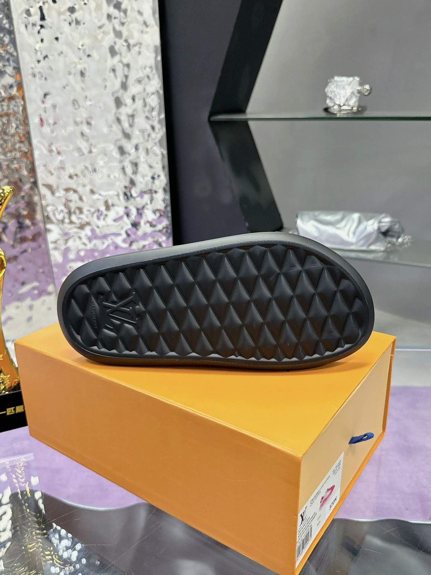 FreshLook Louis Vuitton Slippers 31585