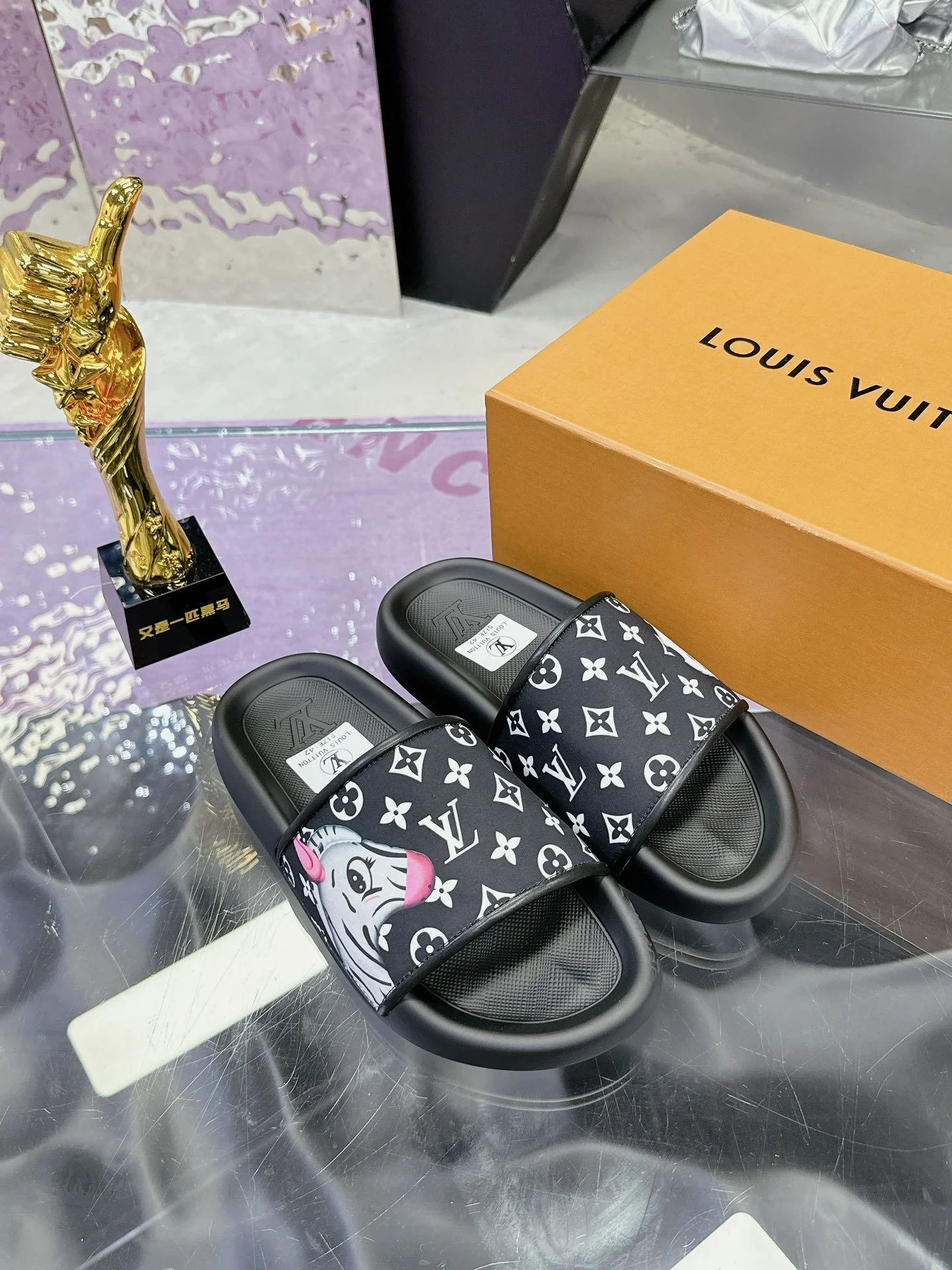 Louis Vuitton Slippers Practical 31591