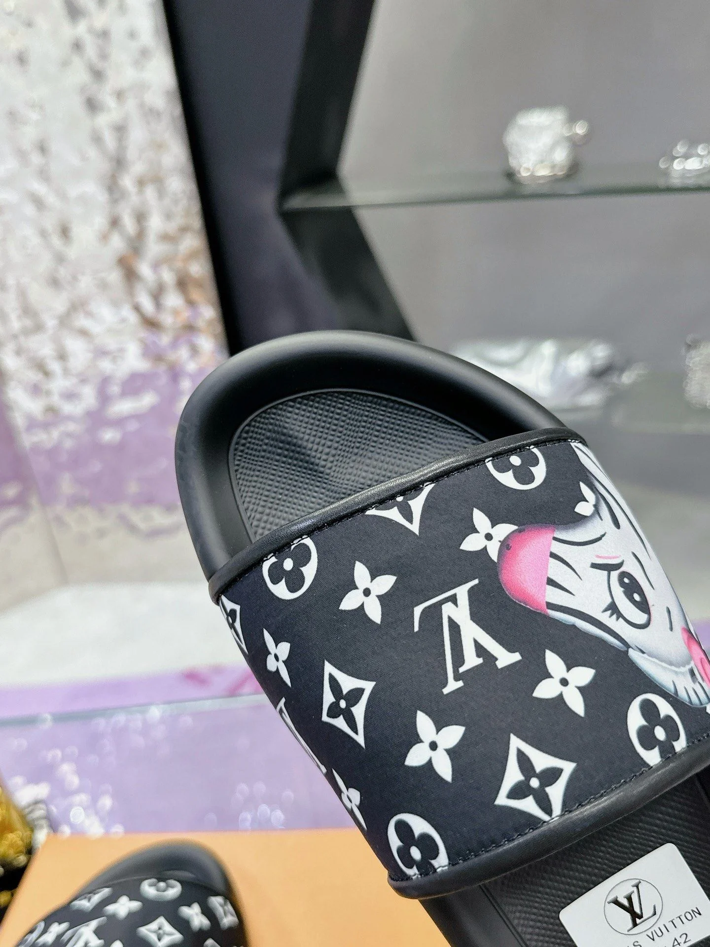 Louis Vuitton Slippers Practical 31591