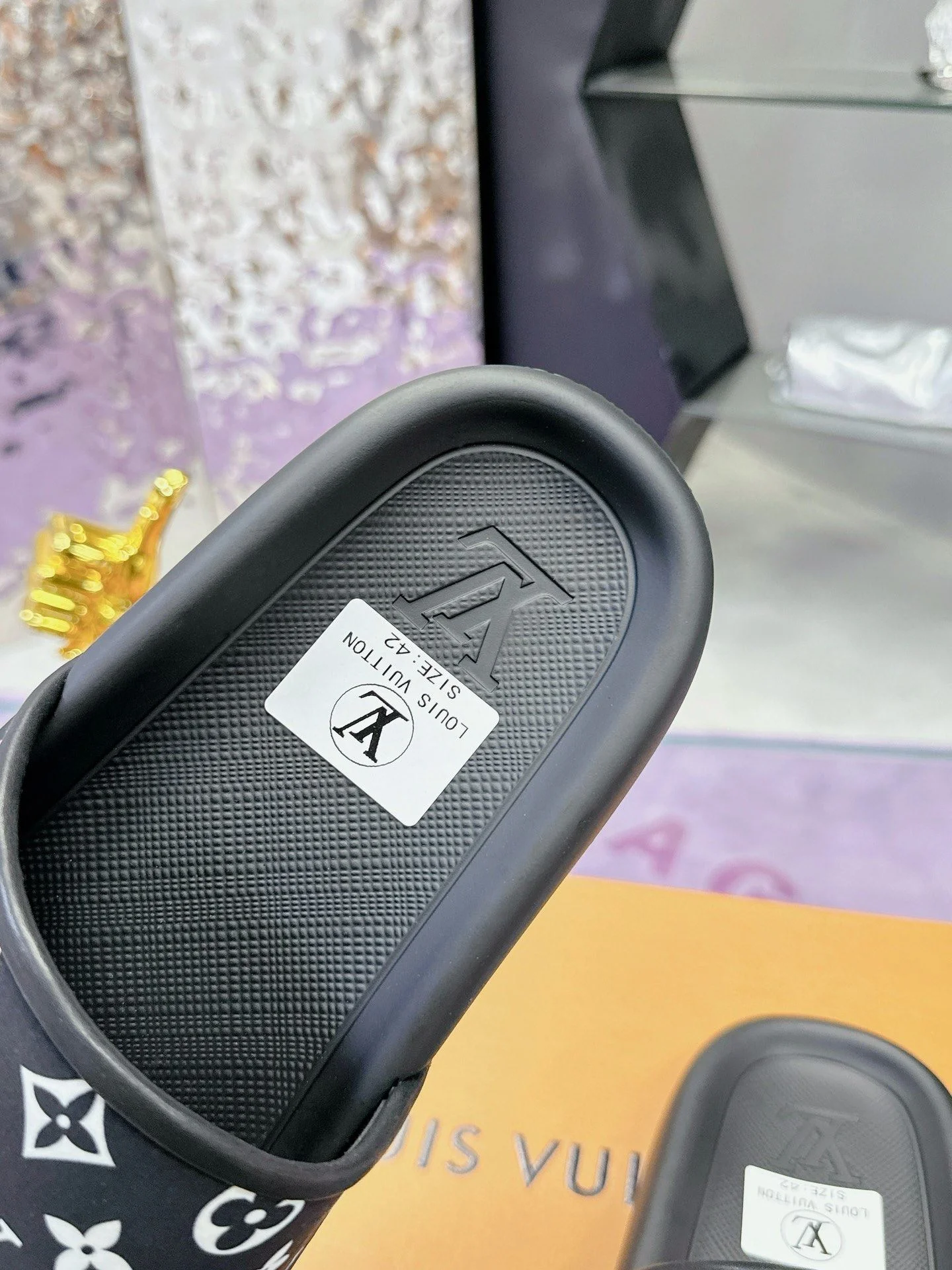 Louis Vuitton Slippers Practical 31591