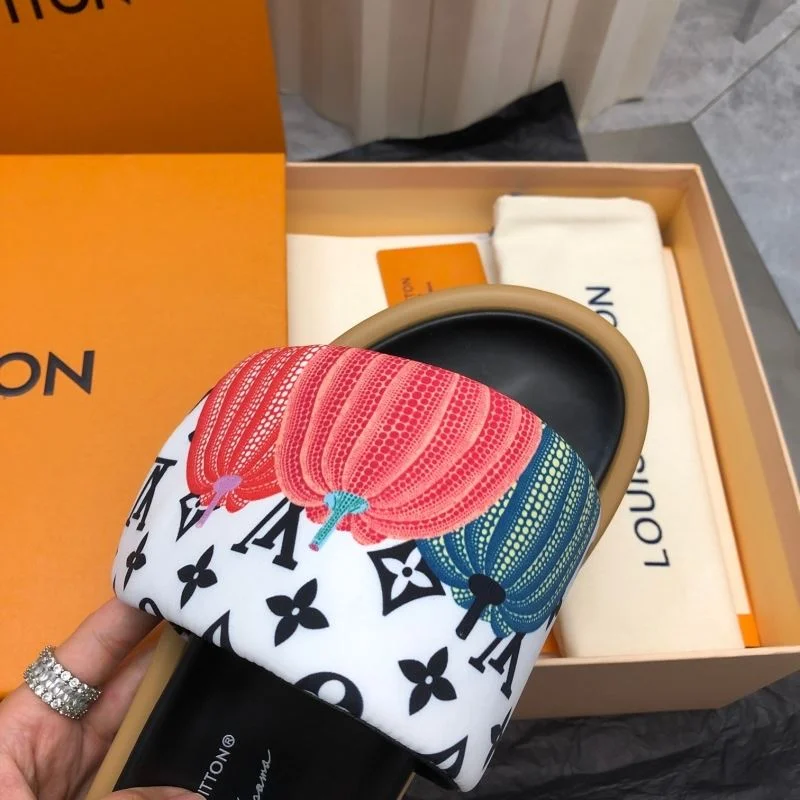 Louis Vuitton Slippers Unisex 32240