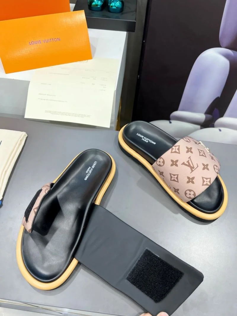 NewStyle Louis Vuitton Slippers 32227