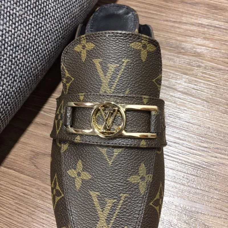 Casual Louis Vuitton Slippers 32217