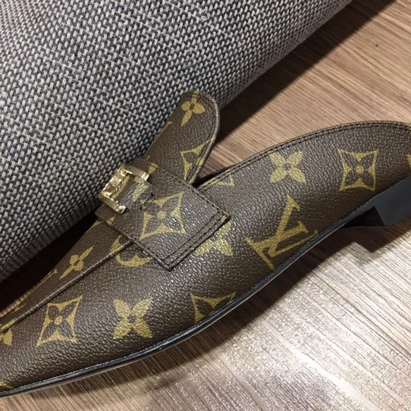Casual Louis Vuitton Slippers 32217