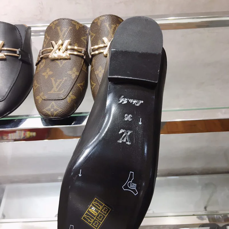 Refined Louis Vuitton Slippers 32213