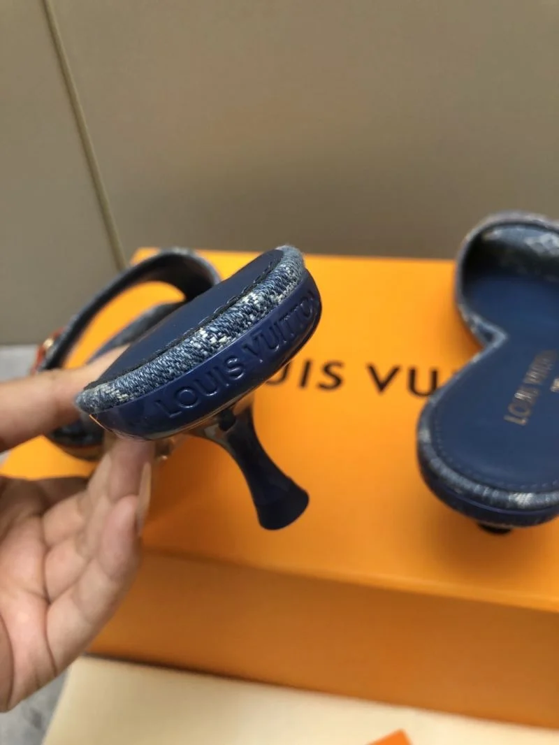 Versatile Louis Vuitton Slippers 32197