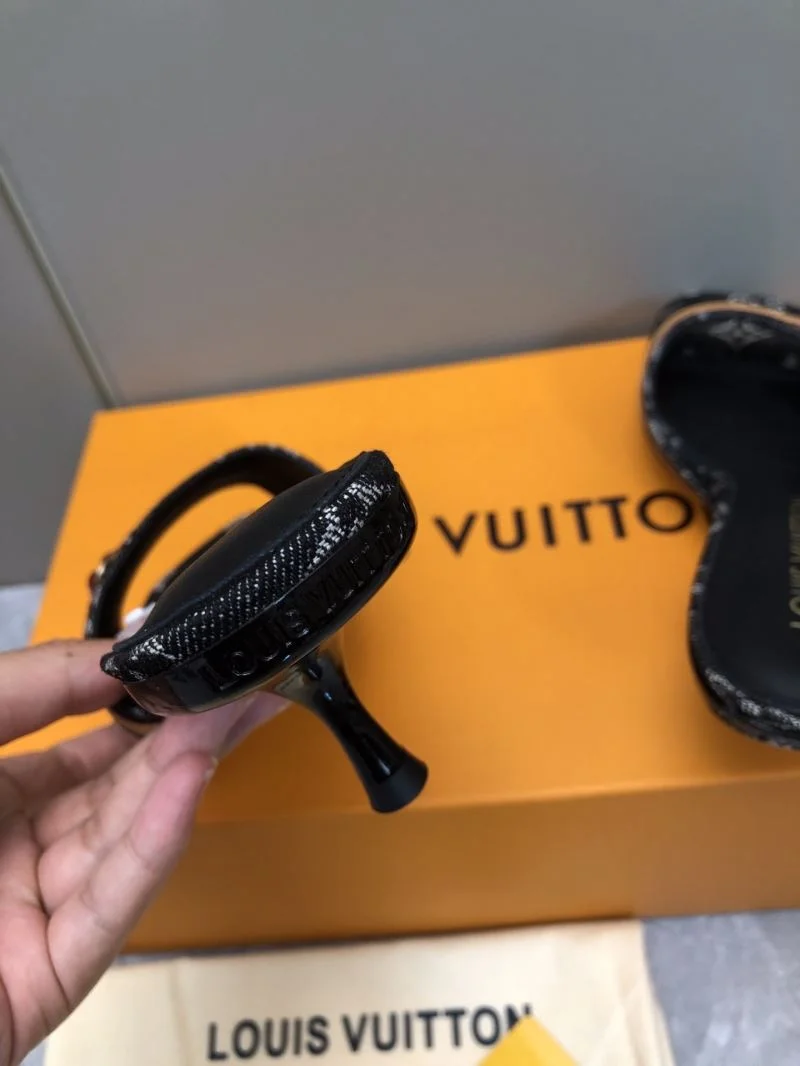 Sleek Louis Vuitton Slippers 32199