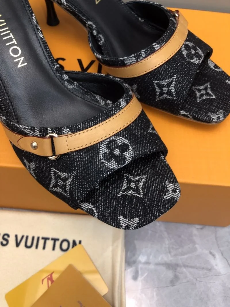 Sleek Louis Vuitton Slippers 32199