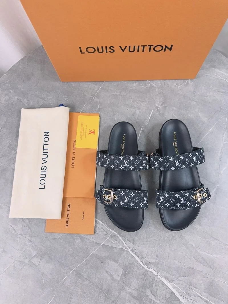 EyeCatching Louis Vuitton Slippers 32176