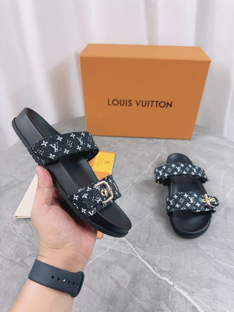 EyeCatching Louis Vuitton Slippers 32176