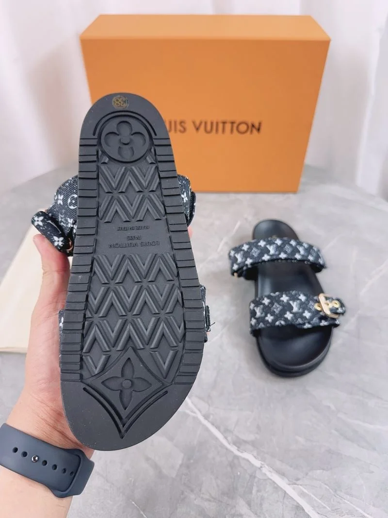 EyeCatching Louis Vuitton Slippers 32176