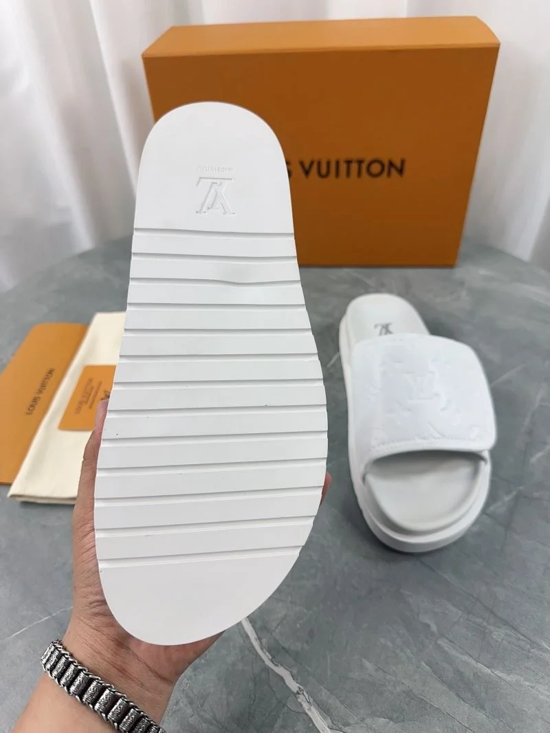 Lightweight Louis Vuitton Slippers 32179