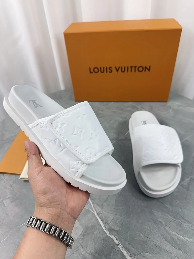 Lightweight Louis Vuitton Slippers 32179