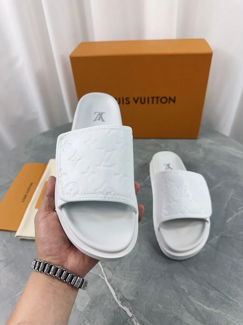 Lightweight Louis Vuitton Slippers 32179