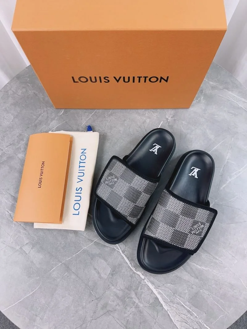 Sleek Louis Vuitton Slippers 32177