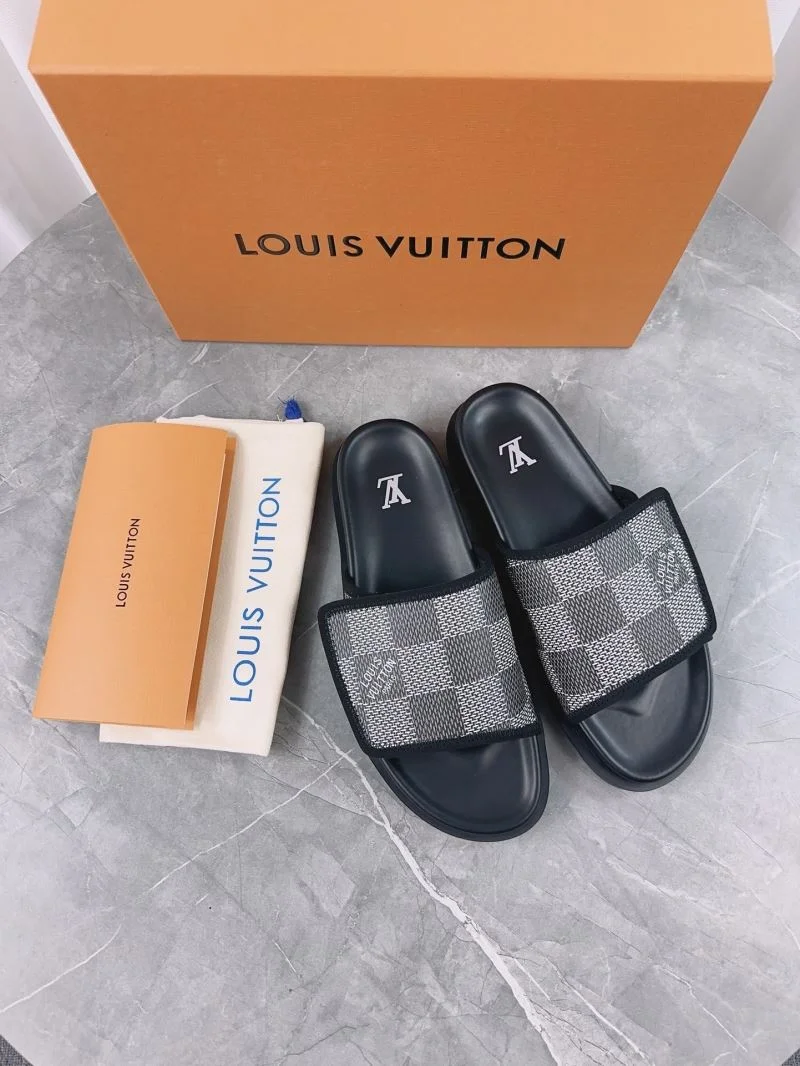 Sleek Louis Vuitton Slippers 32177
