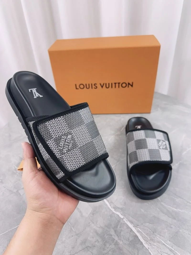 Sleek Louis Vuitton Slippers 32177