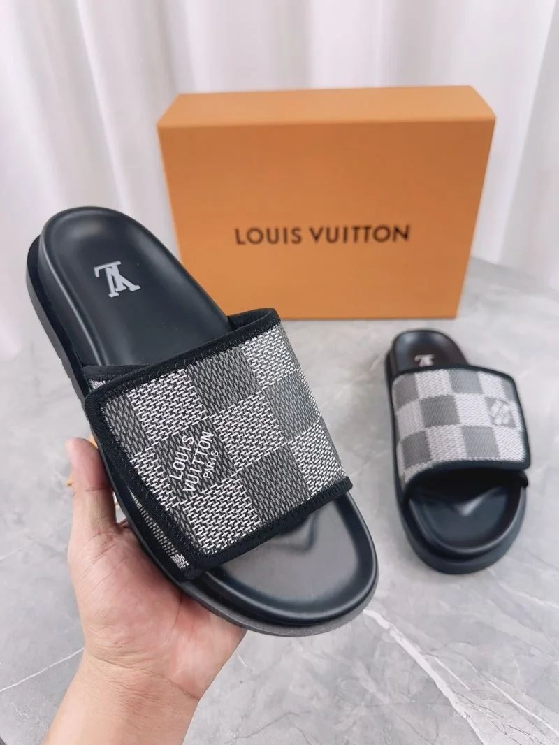 Sleek Louis Vuitton Slippers 32177