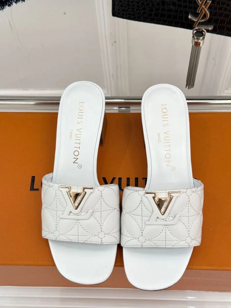 Louis Vuitton Slippers Unisex 32148