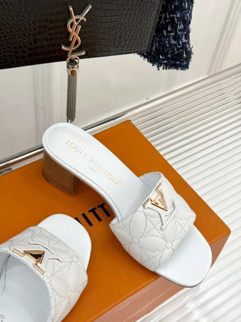 Louis Vuitton Slippers Unisex 32148