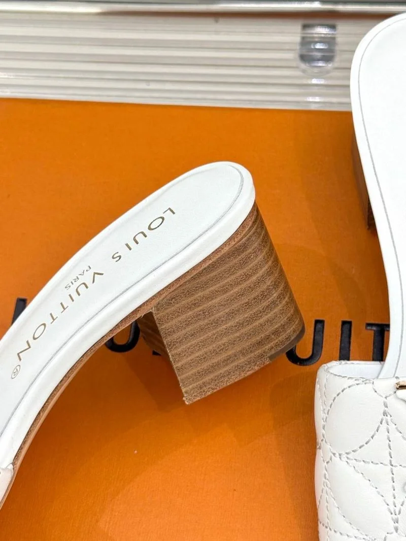 Louis Vuitton Slippers Unisex 32148
