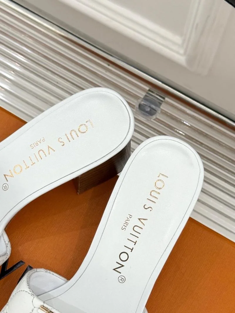 Louis Vuitton Slippers Unisex 32148