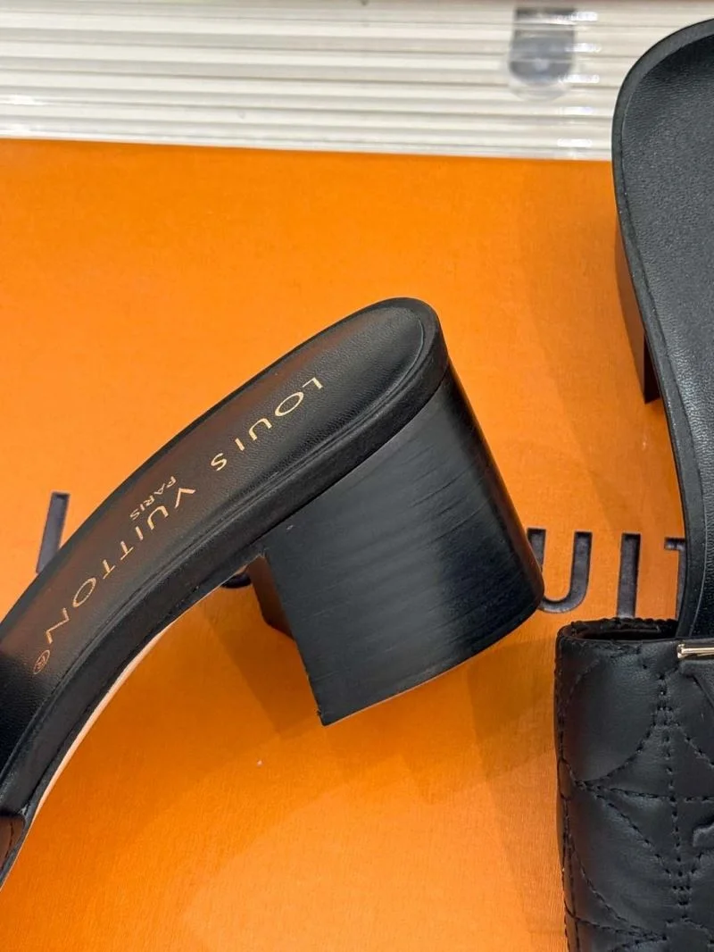 FreshLook Louis Vuitton Slippers 32145
