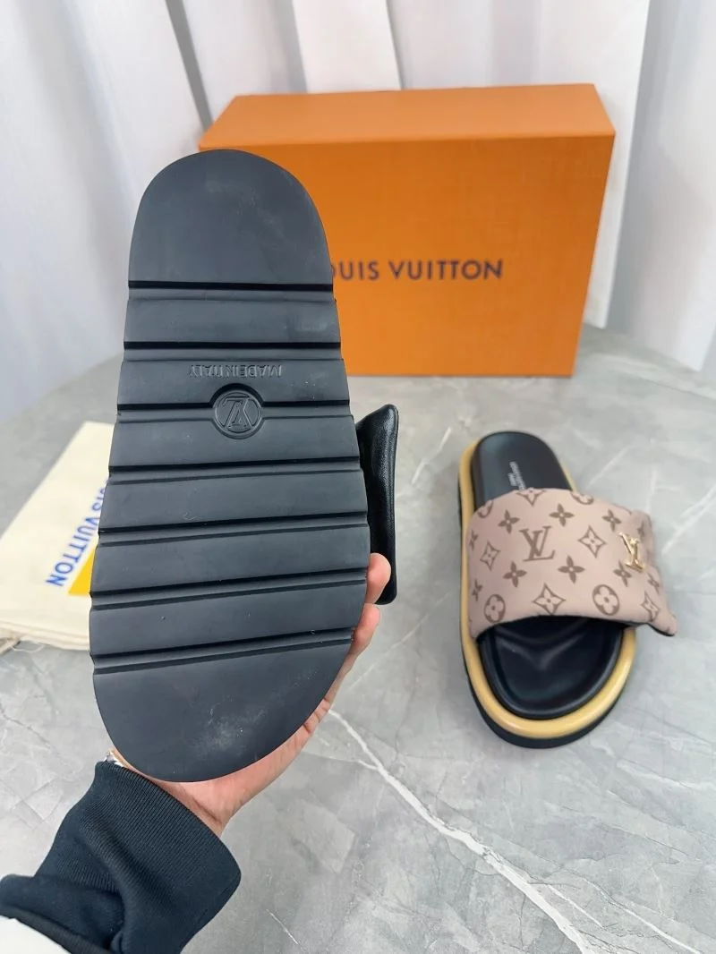 Casual Louis Vuitton Slippers 31824