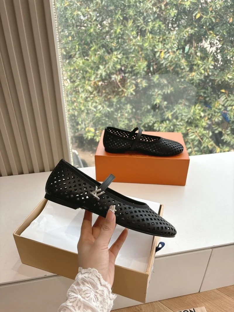 Louis Vuitton Slippers Durable 31786