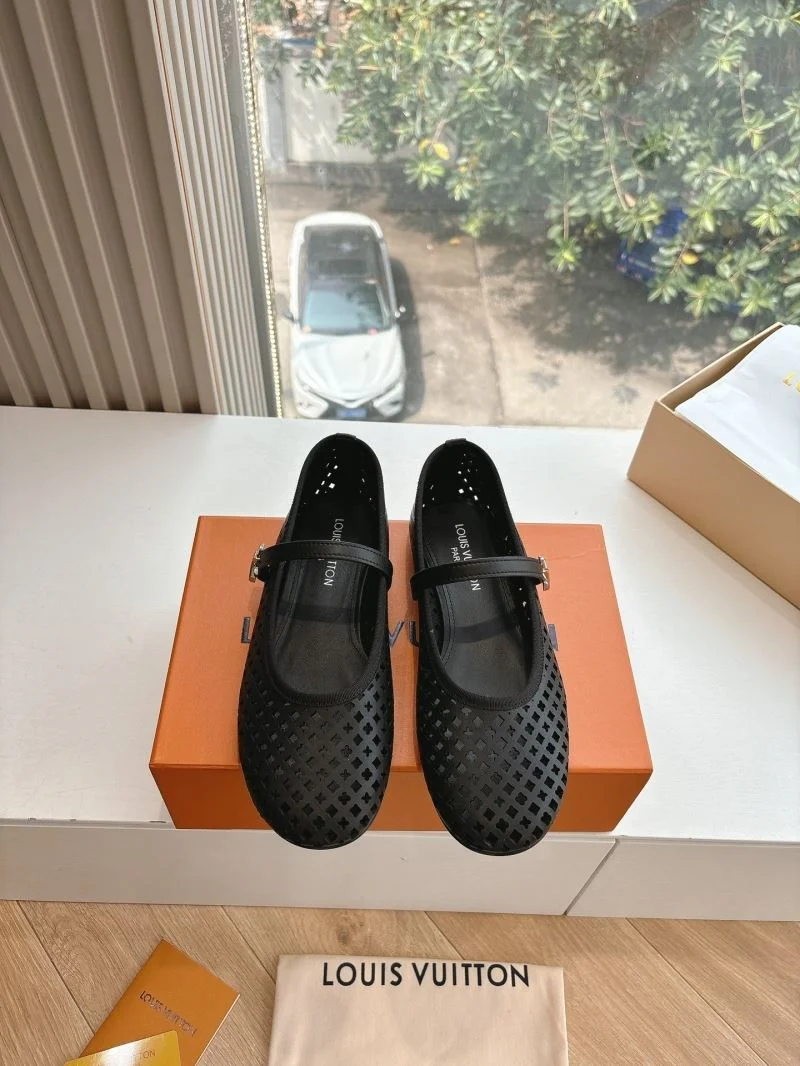 Louis Vuitton Slippers Durable 31786