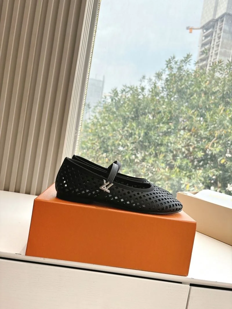 Louis Vuitton Slippers Durable 31786