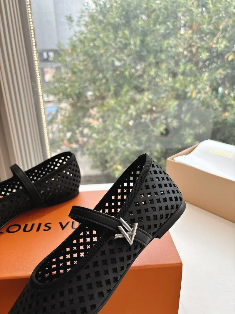 Louis Vuitton Slippers Durable 31786