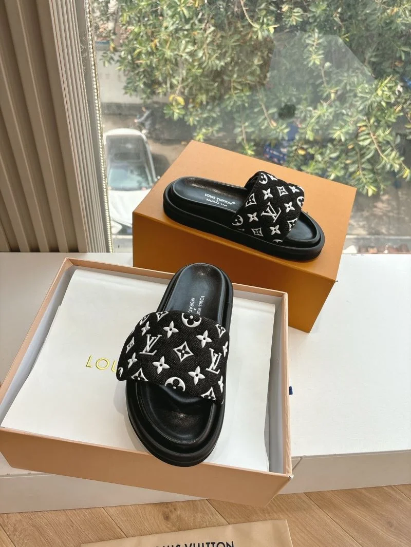 SmoothTexture Louis Vuitton Slippers 31796