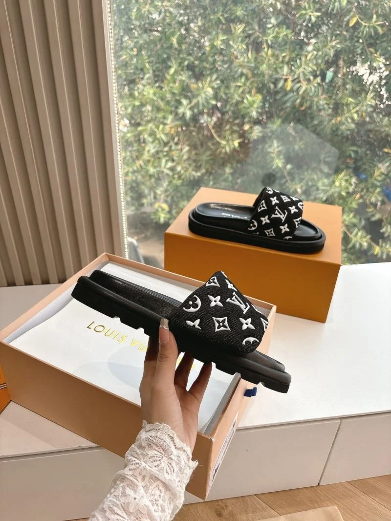 SmoothTexture Louis Vuitton Slippers 31796