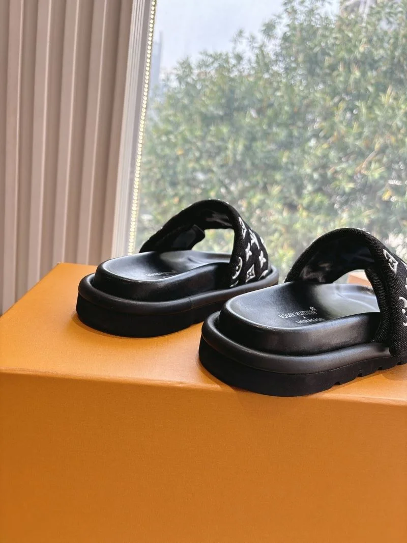 SmoothTexture Louis Vuitton Slippers 31796