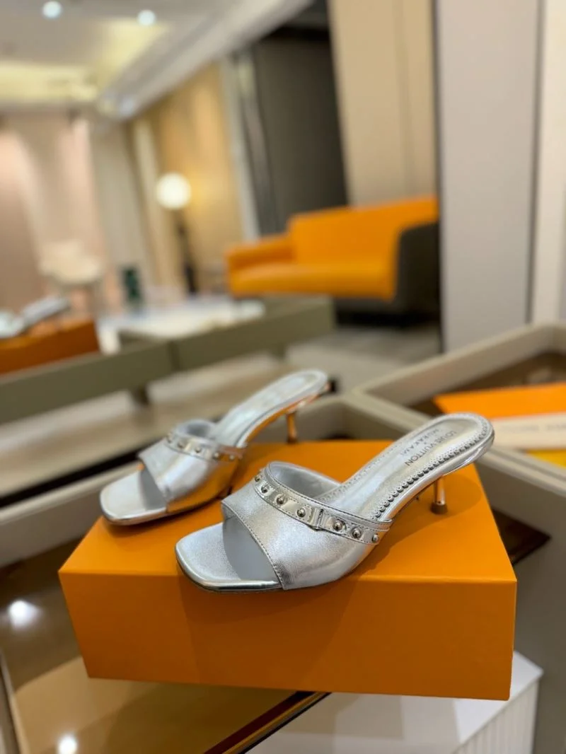 ModernLook Louis Vuitton Slippers 31795