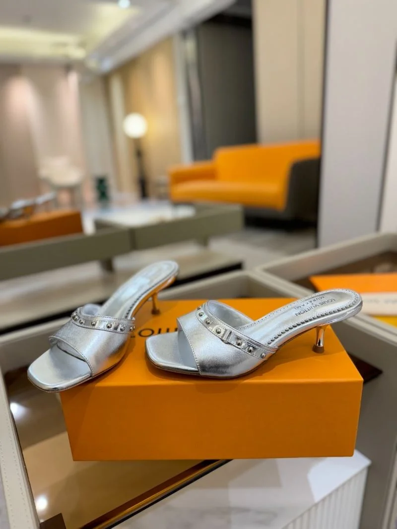 ModernLook Louis Vuitton Slippers 31795